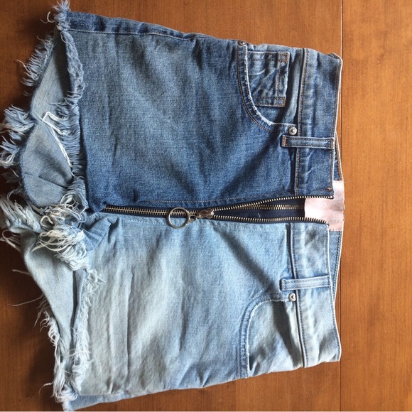 REVICE Split Denim Shorts - Picture 9 of 9